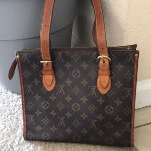 Louis Vutton, Betsey Johnson, coach, Kate Spade, Brighton, Dooney & Bourke.